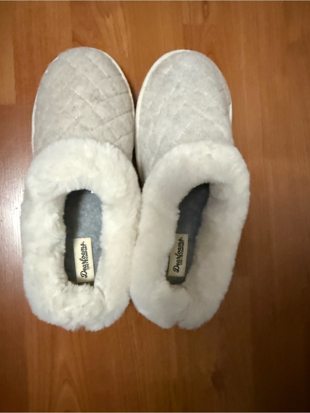 dearfoams size 9-10 Quilted Cream Fleece-Lined Women's Slippers